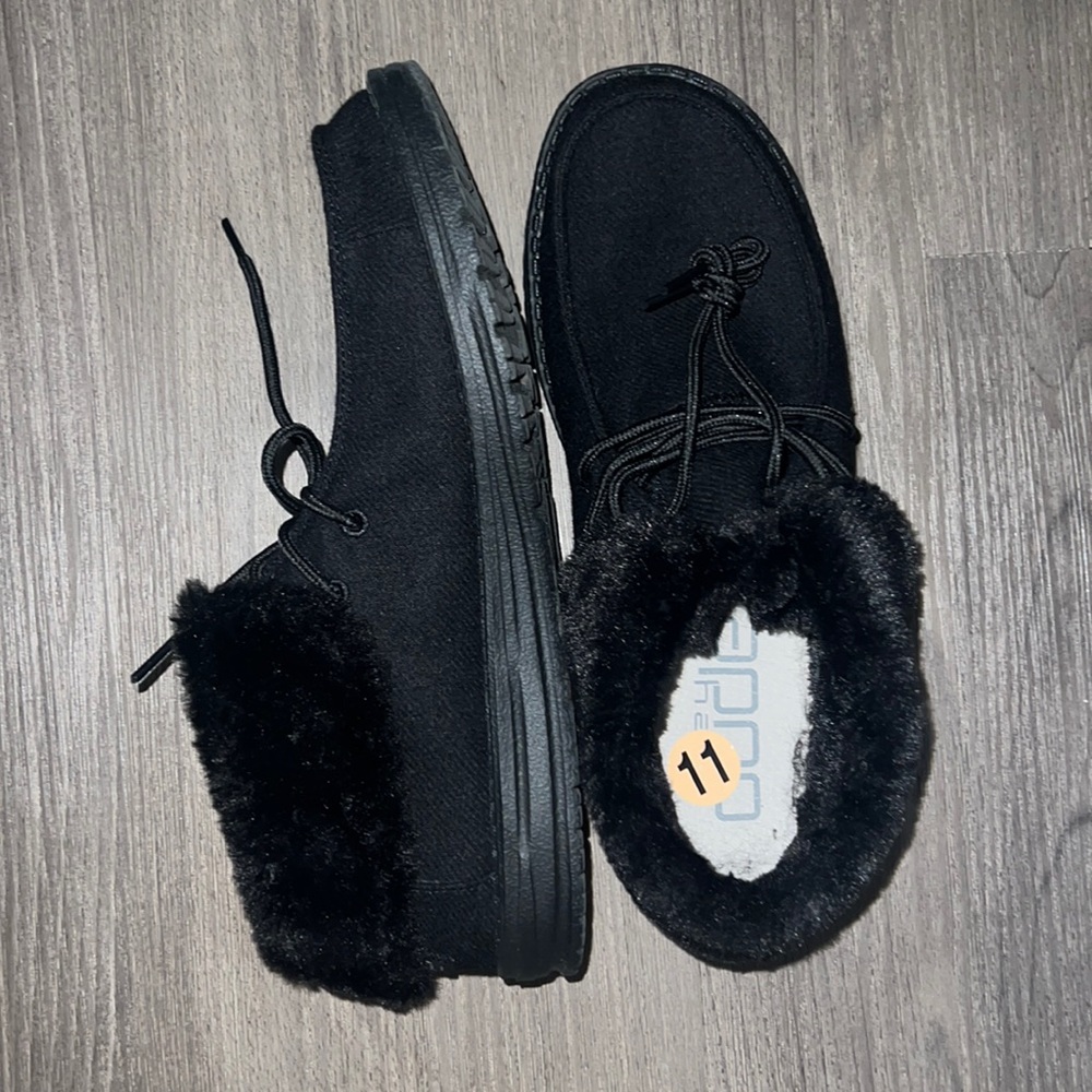 Women’s Hey Dude Shoes Size 11